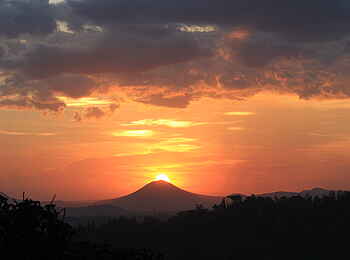 Machweo Wellness Retreat: Sonnenuntergang über dem Mount Meru