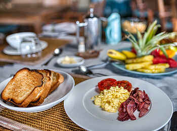 Mbali Mbali Mahale Lodge: Frühstück