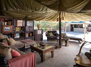 Meno a Kwena Camp: Blick aus der Lounge Meno a Kwena Camp: Blick aus der Lounge