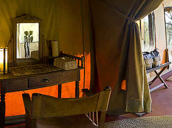 Olduvai Camp: Schreibtisch und Stuhl