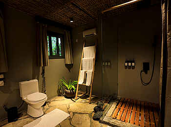 Sambora Kinigi Lodge: Badezimmer