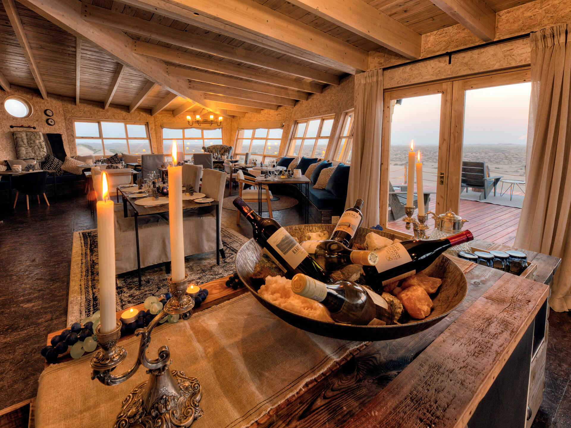 Shipwreck Lodge: Lounge mit Bar