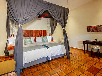 Shongwe Lookout Lodge: Studio Room Bett