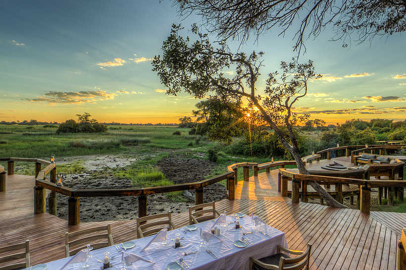 Camp Okavango: Abendessen im Freien Camp Okavango: Abendessen im Freien