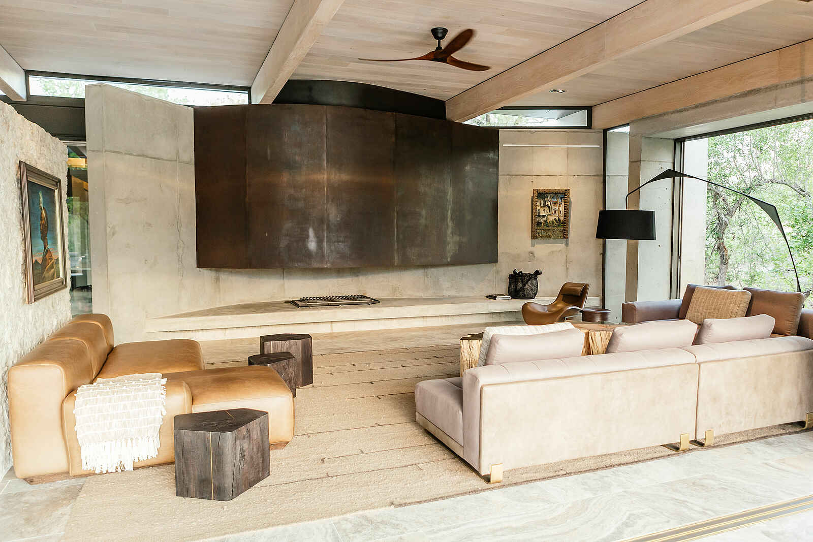 Cheetah Plains Mapogo House: Lounge mit Kamin Cheetah Plains Mapogo House: Lounge mit Kamin