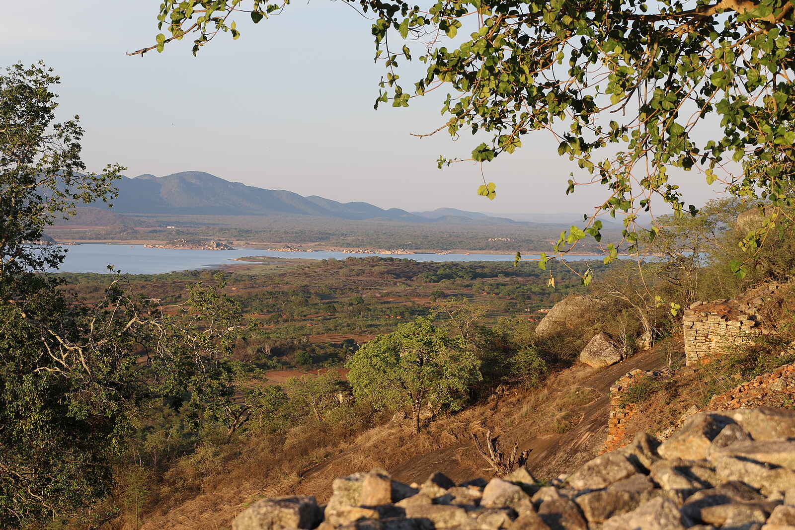 Great Zimbabwe: Blick zum Lake Mutirikwe Great Zimbabwe: Blick zum Lake Mutirikwe