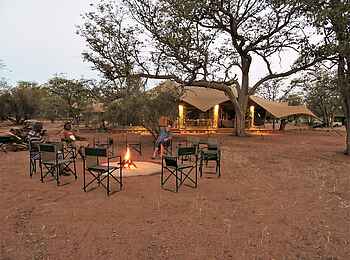 Malansrus Tented Camp: Feuerstelle als sozialer Treffpunkt