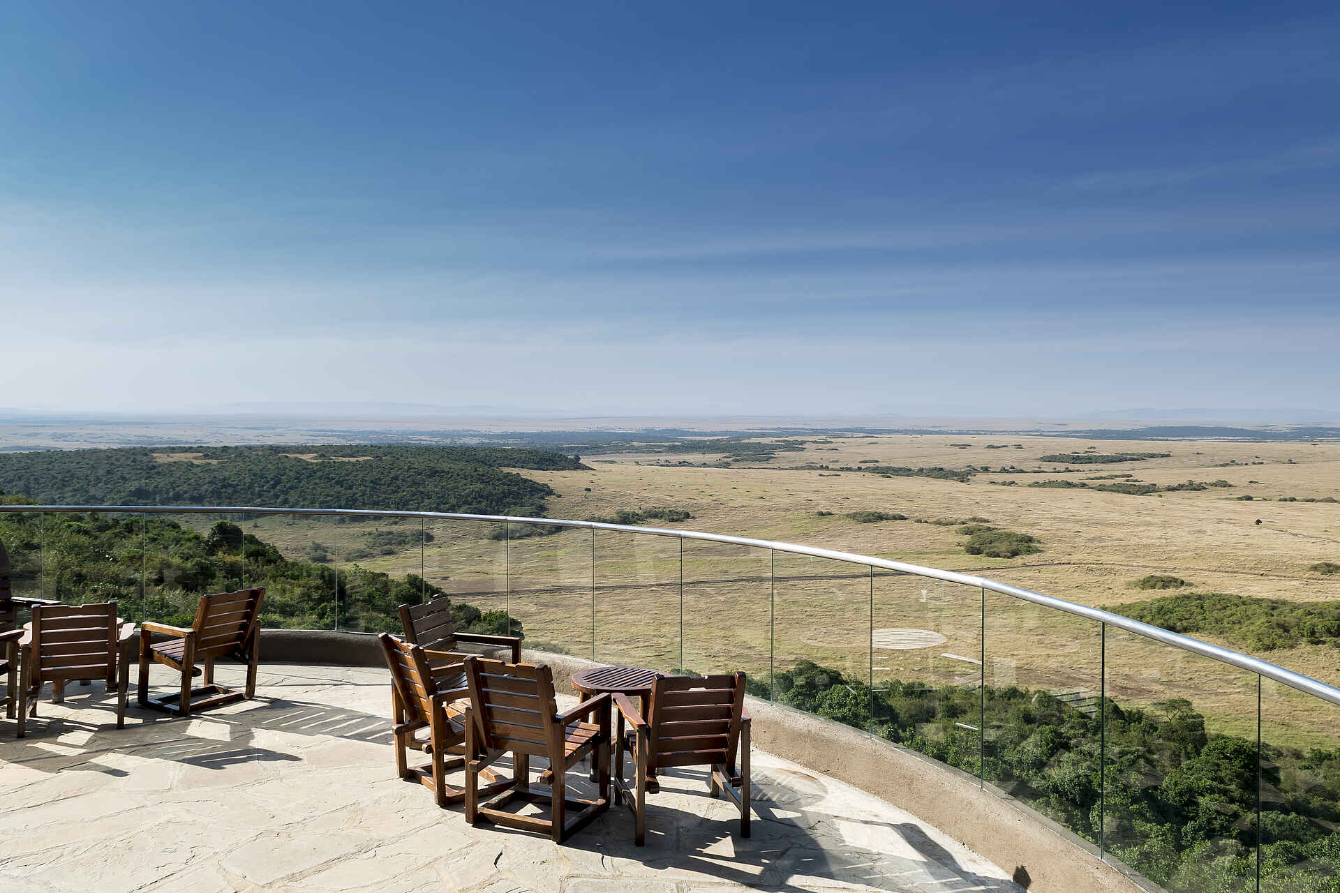 Afrika, Kenia, Lodge, Luxus, Masai Mara, Safari, Safari Camp, Safari Lodge, Serena, außenansicht, Hauptgebäude, Terrasse, Afrikarma, Afrikarma Safaris, Afrikarma Safaris - Wildnis. Hautnah., afrikarma.de