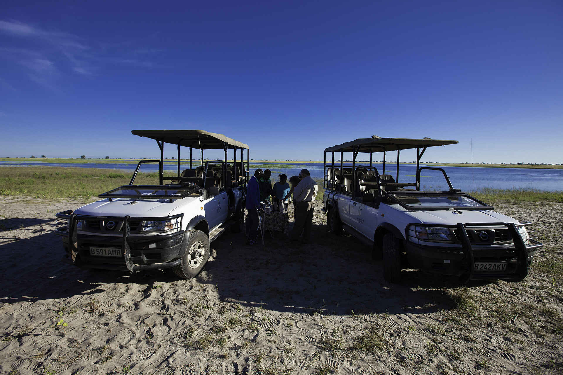 Chobe Marina Lodge: Safarifahrzeuge africa, african hotels & adventures, african hotels and adventures, afrika, afrikarma, aha group, botsuana, botswana, chobe, chobe marina, Chobe Marina Lodge, chobe national park, chobe nationalpark, chobe river, kasane, kasane airport, kasane marina lodge, konferenz, konferenzräume, nationalpark, nordbotswana, nordostbotswana, northeastern botsuana, northern botsuana, pirschfahrten, reise, reisen, safari, southern africa, südliches afrika, urlaub, 4WD, 4x4, aktivitäten, auto, fahrzeug