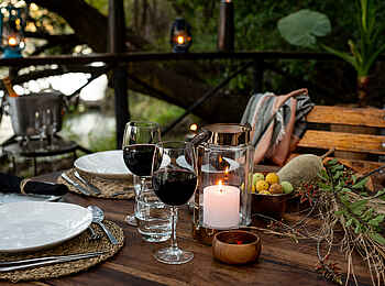 Ichingo Chobe River Lodge: Ein romantisches Dinner Ichingo Chobe River Lodge: Ein romantisches Dinner