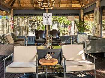 Khwai Expeditions Camp: Die Lounge Khwai Expeditions Camp: Die Lounge