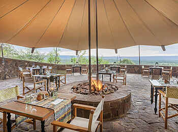 Melia Serengeti Lodge: Die Terrasse des Savannah Grill Restaurants Melia Serengeti Lodge: Die Terrasse des Savannah Grill Restaurants