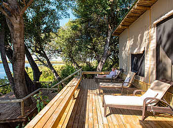 Mopriri Camp: Terrasse im Wellnessbereich Mopriri Camp: Terrasse im Wellnessbereich