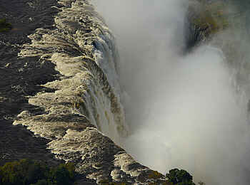Old Drift Lodge: Wassermassen stürzen die Wasserfälle hinab Old Drift Lodge: Wassermassen stürzen die Wasserfälle hinab