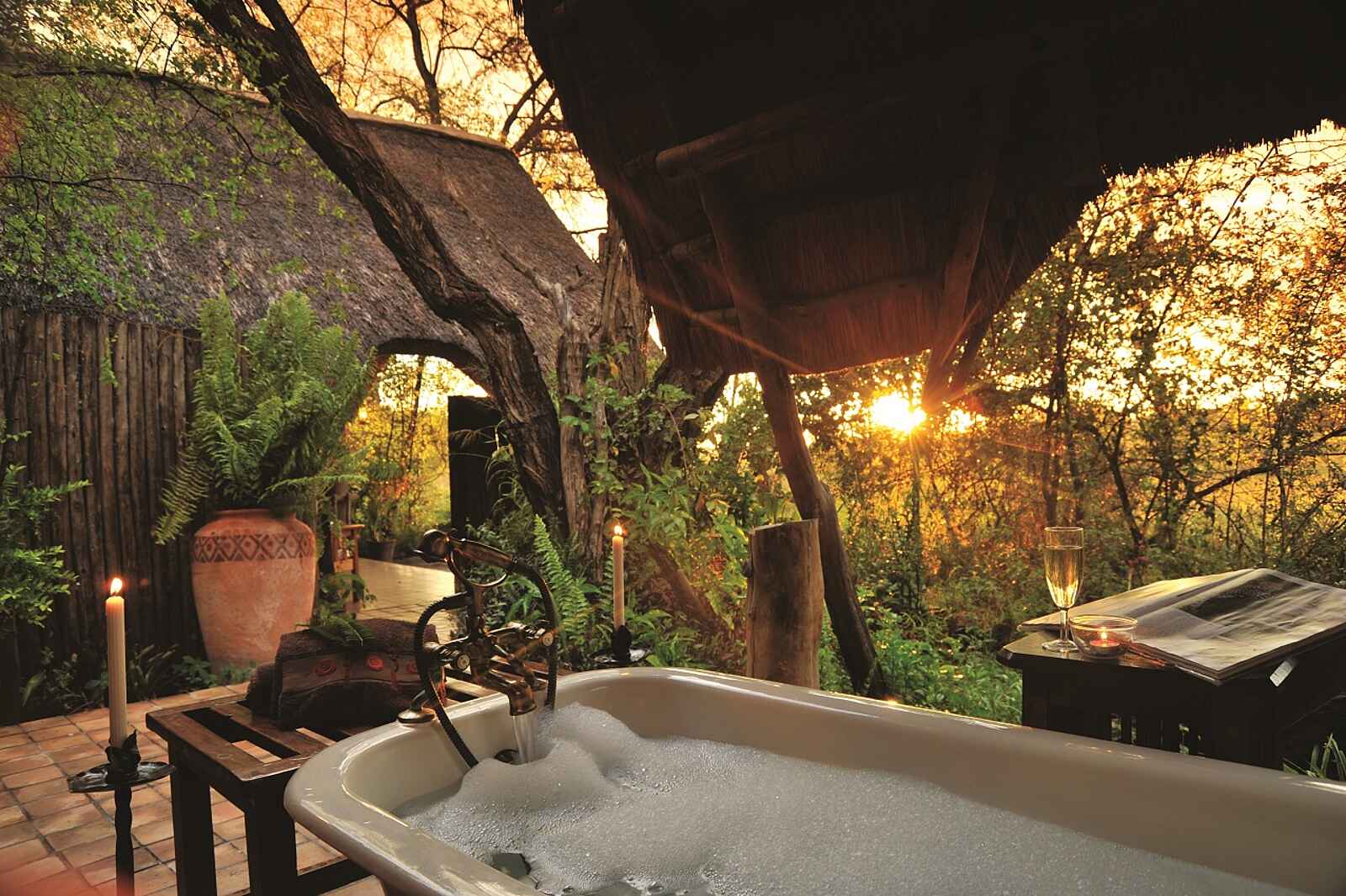 The Hide: Honeymoon-Bad im Freien The Hide: Honeymoon-Bad im Freien