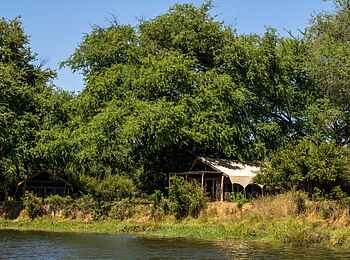 Time + Tide Chongwe Camp: Gästeunterkunft am Fluss
