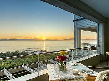 Tintswalo Boulders Boutique-Hotel: Das Restaurant bei Sonnenuntergang Tintswalo Boulders Boutique-Hotel: Das Restaurant bei Sonnenuntergang