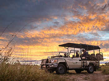 Tsowa Safari Island Lodge: Pirschfahrt zum Sonnenuntergang