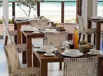 White Pearl Resorts: Speisen am Strand