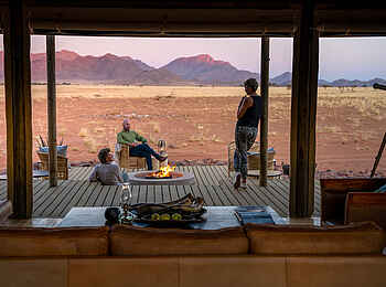 Wolwedans Plains Camp: Ums Feuer Wolwedans Plains Camp: Ums Feuer