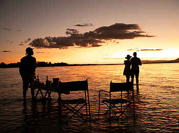 Zanji Suite at Tembo Plains Camp: Ein Sundowner am Sambesi Zanji Suite at Tembo Plains Camp: Ein Sundowner am Sambesi