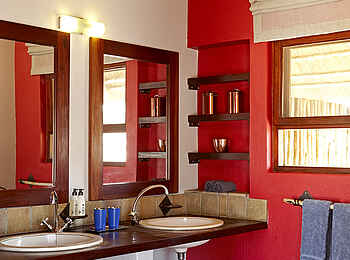 Jacis Sabi House: Bad im Haupthaus