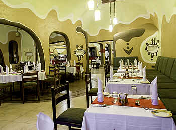 Mara Serena Safari Lodge: Weitere Ansicht des Speisesaals Mara Serena Safari Lodge: Weitere Ansicht des Speisesaals