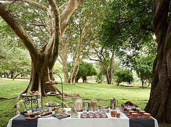 Sanctuary Chobe Chilwero: Gedeckter Tisch Sanctuary Chobe Chilwero: Gedeckter Tisch