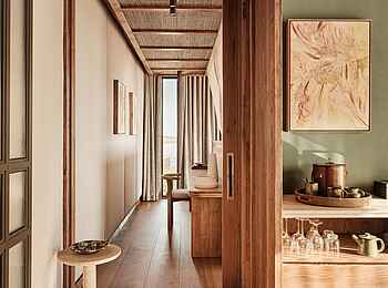 Baines Lodge: Ein Schreibtisch und die Minibar Baines Lodge: Ein Schreibtisch und die Minibar