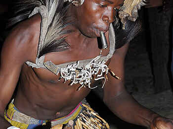 Divava Okavango Lodge and Spa: Traditionelle Tanzaufführung Divava Okavango Lodge and Spa: Traditionelle Tanzaufführung