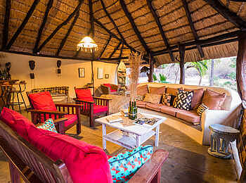 KaingU Safari Lodge: Lounge