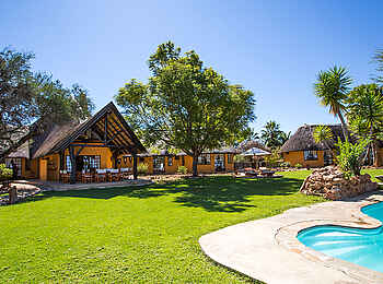 Kambaku Safari Lodge: Lodge mit Pool