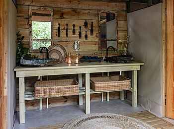 Mma Tsebe Tented Camp: Bad im Zentralbereich Mma Tsebe Tented Camp: Bad im Zentralbereich