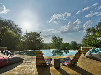 Motswari Game Lodge: Terrasse mit Pool