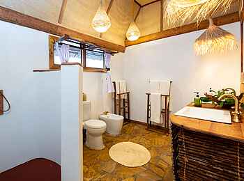 Pole Pole Bungalows: Badezimmer