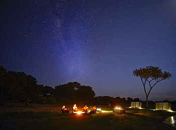 Roho ya Selous Camp: Fly Camping unter dem Sternenhimmel Roho ya Selous Camp: Fly Camping unter dem Sternenhimmel