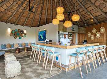 Thonga Beach Lodge: Bar mit Lounge Thonga Beach Lodge: Bar mit Lounge
