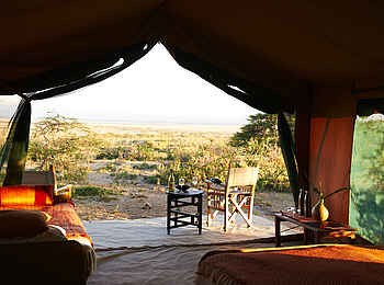 Ubuntu Migration Camp: Family Tent Terrasse
