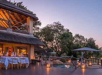 Jock Safari Lodge – Main Lodge: Essen im Freien