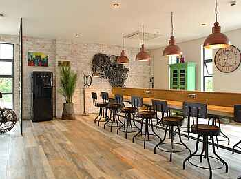 Latitude 0: The Works - Hot Desks Latitude 0: The Works - Hot Desks