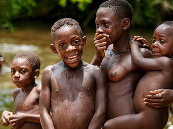 Sangha Lodge: Ba'Aka-Familie Sangha Lodge: Ba'Aka-Familie