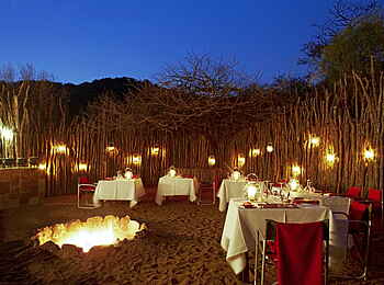 Thanda Safari Lodge: Boma Dinner Thanda Safari Lodge: Boma Dinner