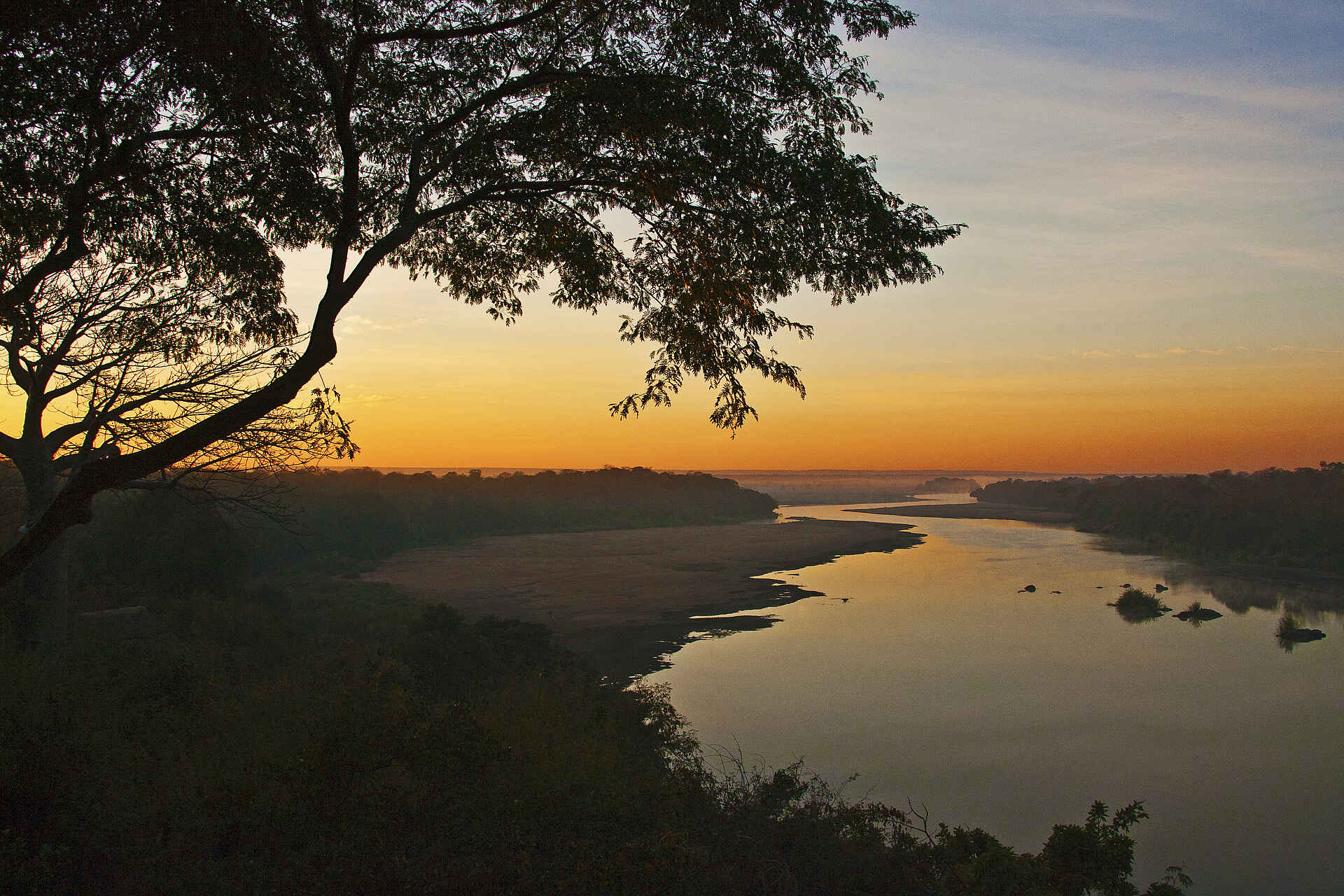 Chilo Gorge Safari Lodge: Sonnenaufgang über dem Save River