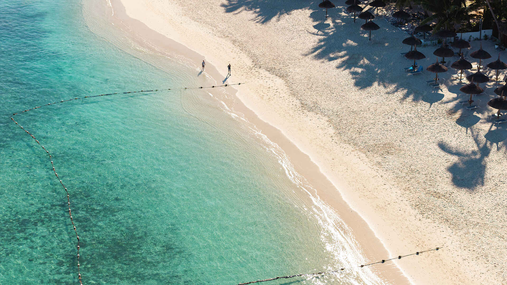 Constance Sakoa Boutik: Der Strand