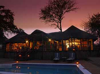 Kasaka River Lodge: Abendbeleuchtung im Hippo Pod Kasaka River Lodge: Abendbeleuchtung im Hippo Pod