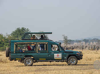 Kirawira Serena Camp: Halboffenes Geländefahrzeug