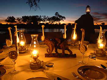 Macatoo Camp: Dinner-Tafel