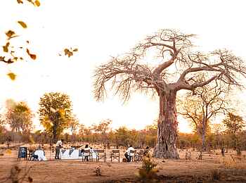 Puku Ridge Camp: Sundowner in der Wildnis Puku Ridge Camp: Sundowner in der Wildnis