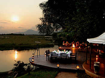 Sausage Tree Camp: Sonnenuntergang vor dem Hauptzelt