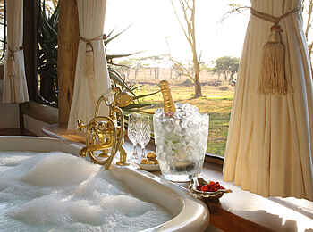Sirikoi: Badewanne im Luxuszelt